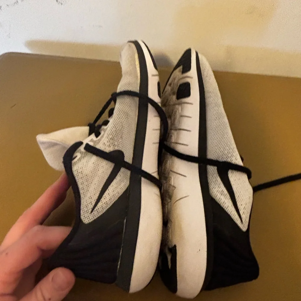 Nike Men's White and Black Athletic Shoes